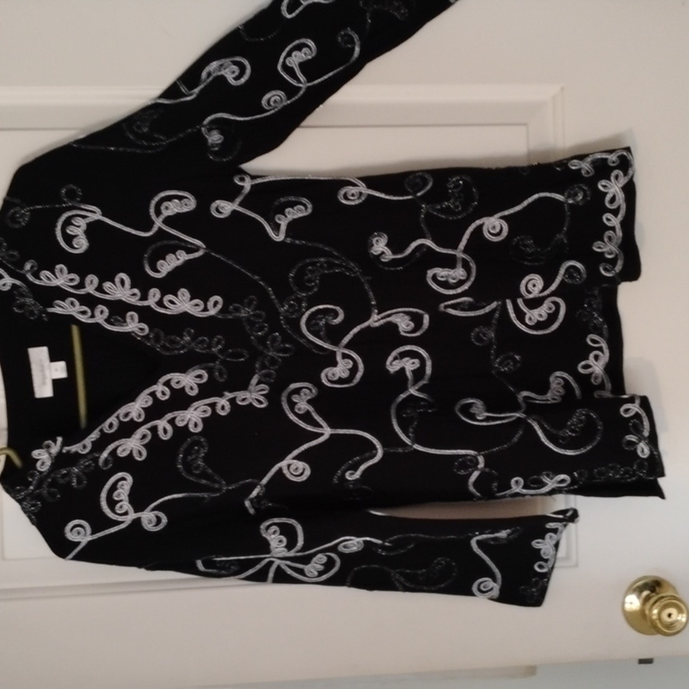 Black and white woven Dress Barn M.